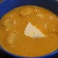 Curry-Kartoffelcremesuppe mit Einlage