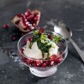 Frozen Yogurt mit Basilikum-Ingwer-Topping