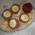 Schottische Eier auf Krautsalat