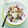 Sauerkraut-Apfel-Salat mit Radicchio und Nüssen