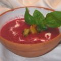 Rote Bete-Suppe mit in Senf marinierten Garnelen