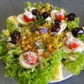 Leichter bunter sommerlicher Salat mit[...]