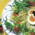 Frisee-Rettich-Salat mit Ei und Kaviar
