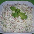 Gurken-Radieschen-Salat mit saurer Sahne