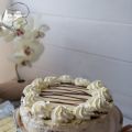 Kleine Kuchen: Banane-Sahne-Torte mit weißer[...]