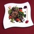 Wildkräuter-Salat mit Rinderfiletstreifen und[...]
