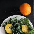 Grünkohl-Blaubeersalat mit Orangen