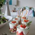 Erdbeer-Prosecco-Rosmarin-Dessert