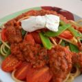 Spaghetti mit Tomaten-Pesto und Zuckerschoten