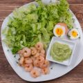 [Low Carb] Grüner Salat mit Ei, Garnelen und[...]
