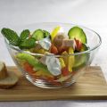 Paprika-Gurken-Salat mit Putenbrust