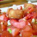 Fruchtig-scharfer Salat mit Ziegenkäse