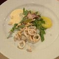 Calamaretti mit Kartoffel-Ruccola-Salat und[...]