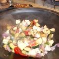Wok-Gemüse mit Erdnuss-Soße