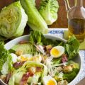 Gemischter Salat mit Speck und Eiern