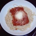 Spaghetti mit scharfer Tomatensoße und pikantem[...]