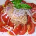 Tomatensalat mit Tuhnfisch