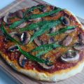Vegane Pizza Funghi mit Bärlauch