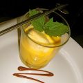 Buttermilchmousse auf Curry – Pfirsich