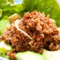 Roter Quinoa-Salat mit Avocado