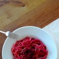 Rote Beete-Creme mit Spaghetti