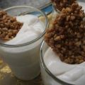 Dessert: Sahnejoghurt mit Honig und Krokant