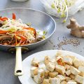 Asianudeln mit Gemüse und Tofu