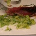 Geschwärzter Tunfisch auf Salat