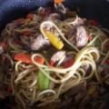 Spaghetti  mit Asiagemüse und Hähnchenleber