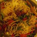Schnelle Spaghetti mit Tomaten und Basilikum