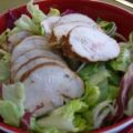 Salat der Saison mit gegarter Hühnerbrust