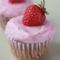Vanille Cupcakes mit Erdbeer Icing