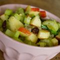 Stangensellerie-Salat mit Walnüssen, Äpfeln und[...]