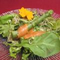 Sommersalate mit grünem Spargel und[...]