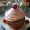 Giant Vanille Cup Cake mit Erdbeer-Quark-Sahne[...]
