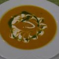 Kürbis - Sellerie - Suppe mit Minzöl