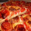 Pizza: Tomaten-Käse-Pizza