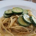 Spaghetti in Haselnuss-Zucchini-Sauce