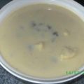 Buttermilchsuppe mit Rosinen und Griesklöschen