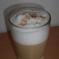 Latte Macchiato (ital. gefleckte Milch)