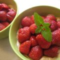 Erdbeeren auf Aprikosen-Birnen-Püree (vegan)