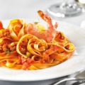 Tagliatelle mit Bolognese Sauce alla Surf and[...]