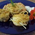 Spaghetti-Nester mit Zuchini-Frischkäse-Sauce