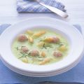 Spargel-Erbsen-Suppe mit Brätklößchen