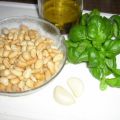 Erdnuss-Basilikum-Bärlauch-Pesto