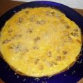 Omelette mit Fleisch und geriebenen Parmesan