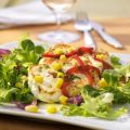 Gourmet-Salat mit gebackenem Schafskäse