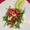 Avocadosalat mit Pfeffer-Schokoladen-Dressing