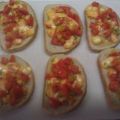Bruschetta mit Mozarella und Tomate