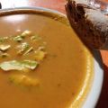 Suppe: Kürbis-Pfaumen-Suppe mit Avocado-Topping